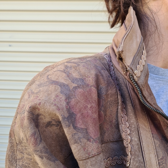 80s VINTAGE LEATHER JACKET Size 8-14 shoulder pads tan floral - Picture 11 of 14